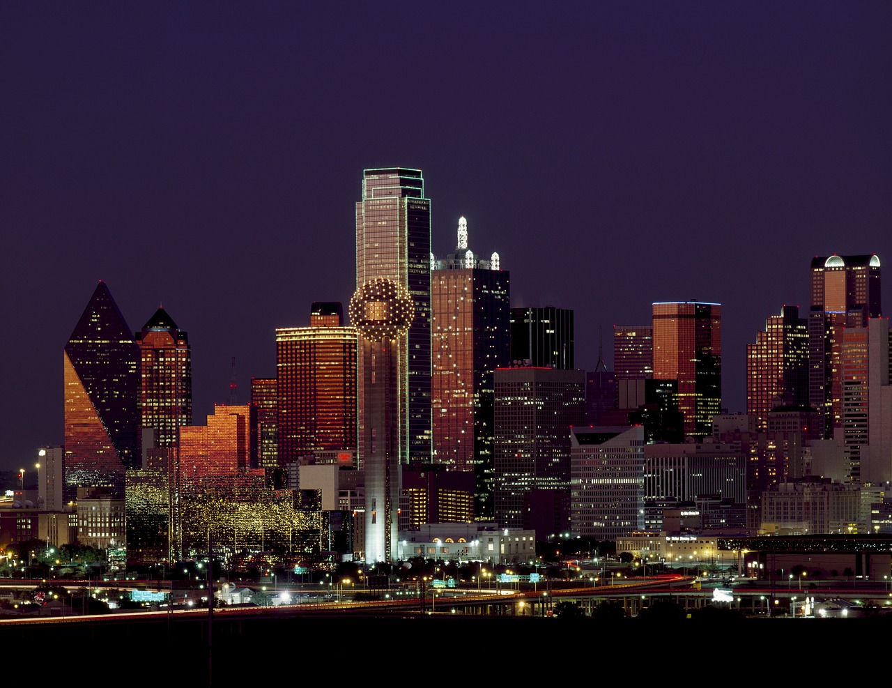 dallas-555778_1280.jpg