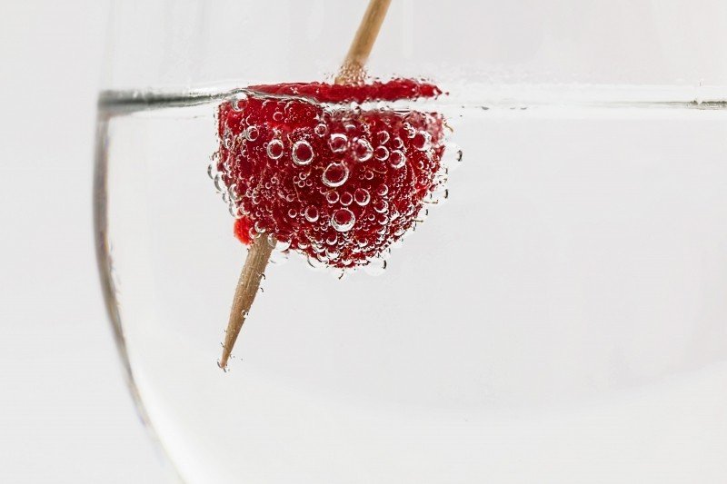 raspberry-in-cocktail-drink (1)